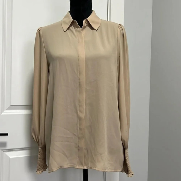 Express button down blouse size M with detailed sleeves - Picture 1 of 7